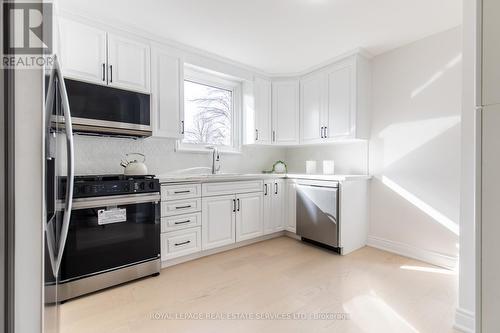 46 Upper Walker Avenue, Hamilton, ON - Indoor Photo Showing Kitchen