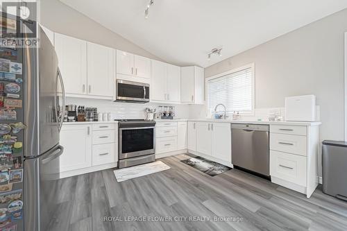 14 Stardust Drive N, Thames Centre, ON - Indoor Photo Showing Kitchen With Upgraded Kitchen