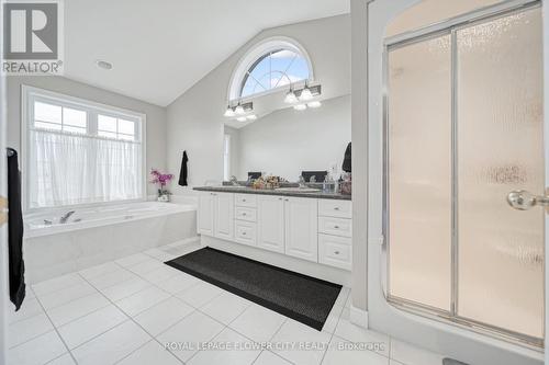 14 Stardust Drive N, Thames Centre, ON - Indoor Photo Showing Bathroom