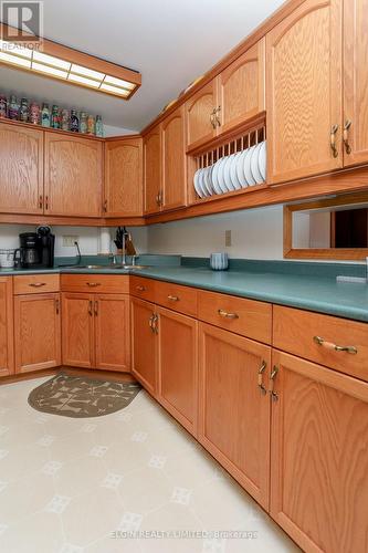 26 Parkside Drive, St. Thomas, ON - Indoor Photo Showing Kitchen