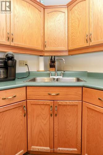 26 Parkside Drive, St. Thomas, ON - Indoor Photo Showing Kitchen With Double Sink