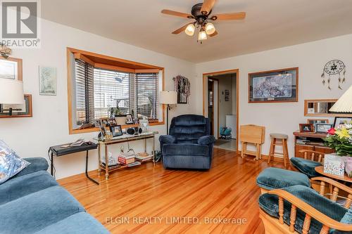 26 Parkside Drive, St. Thomas, ON - Indoor Photo Showing Living Room