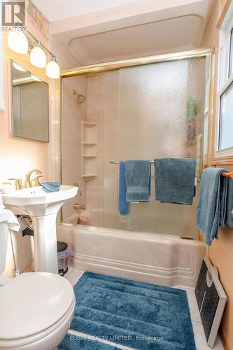 26 Parkside Drive, St. Thomas, ON - Indoor Photo Showing Bathroom