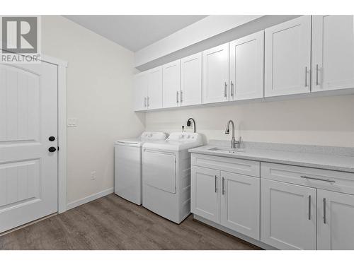 1613 Canford Avenue, Merritt, BC - Indoor Photo Showing Laundry Room