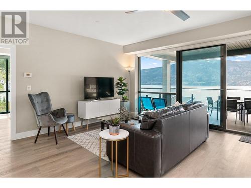 3475 Granite Close Unit# 316, Kelowna, BC - Indoor Photo Showing Living Room