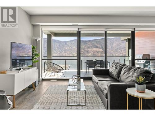 3475 Granite Close Unit# 316, Kelowna, BC - Indoor Photo Showing Living Room