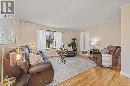 769 Chesterfield Avenue, Peterborough (Northcrest), ON - Indoor Photo Showing Living Room