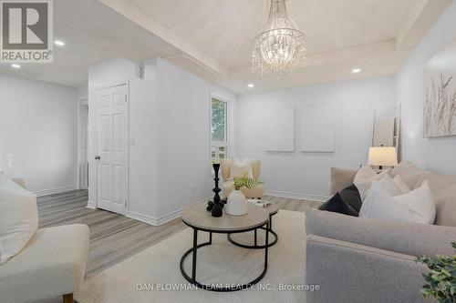 667 Townline Road N, Clarington, ON - Indoor Photo Showing Living Room