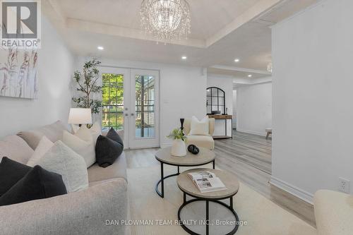 667 Townline Road N, Clarington, ON - Indoor Photo Showing Living Room