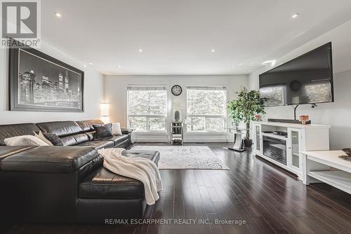 26 - 1155 Paramount Drive, Hamilton, ON - Indoor Photo Showing Living Room