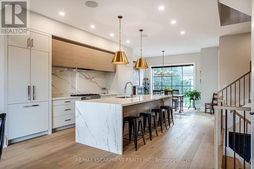 11 Church Street, Hamilton, ON - Indoor Photo Showing Kitchen With Upgraded Kitchen