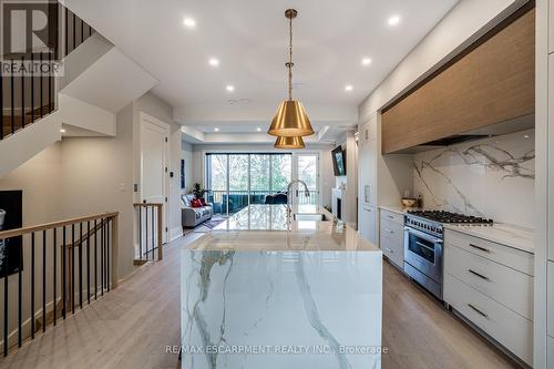 11 Church Street, Hamilton, ON - Indoor Photo Showing Kitchen With Upgraded Kitchen