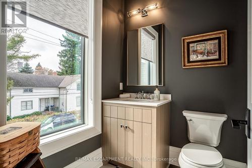 11 Church Street, Hamilton, ON - Indoor Photo Showing Bathroom