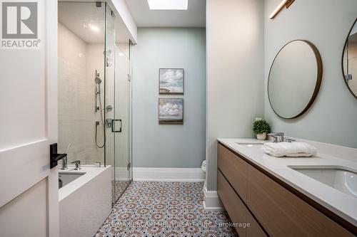 11 Church Street, Hamilton, ON - Indoor Photo Showing Bathroom