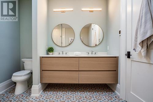 11 Church Street, Hamilton, ON - Indoor Photo Showing Bathroom