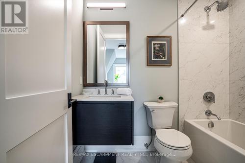 11 Church Street, Hamilton, ON - Indoor Photo Showing Bathroom