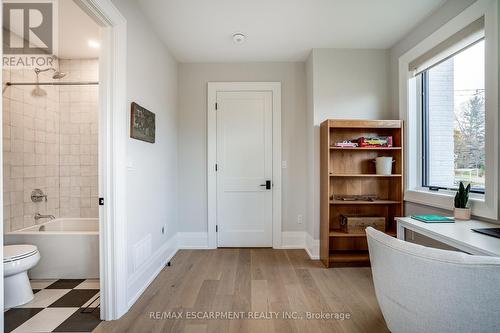 11 Church Street, Hamilton, ON - Indoor Photo Showing Bathroom