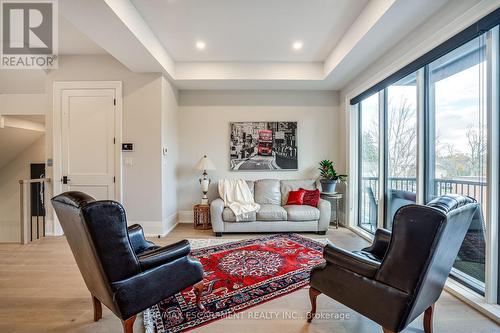 11 Church Street, Hamilton, ON - Indoor Photo Showing Living Room