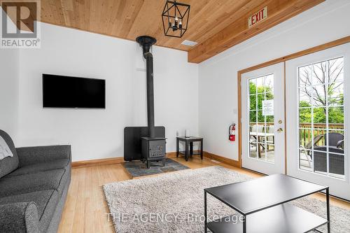 159 Settlers Way, Blue Mountains, ON - Indoor Photo Showing Living Room