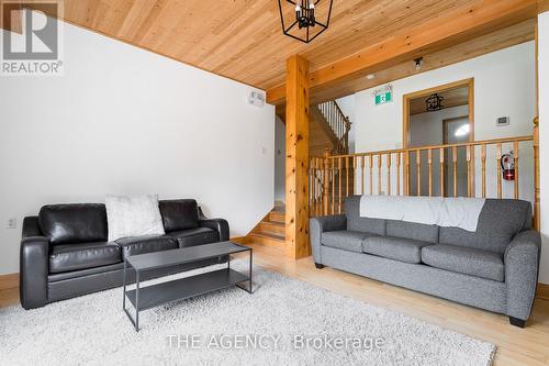 159 Settlers Way, Blue Mountains, ON - Indoor Photo Showing Living Room