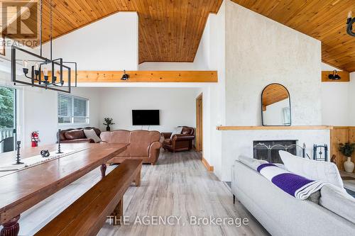 159 Settlers Way, Blue Mountains, ON - Indoor Photo Showing Living Room With Fireplace