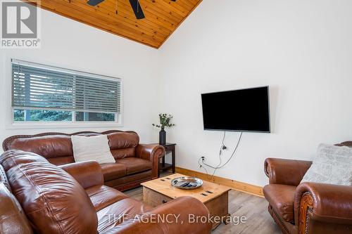 159 Settlers Way, Blue Mountains, ON - Indoor Photo Showing Living Room