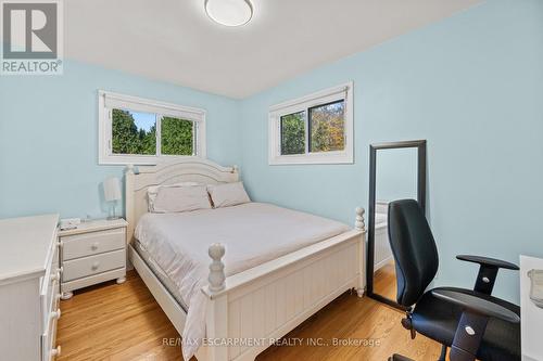 375 Clarendon Drive, Hamilton, ON - Indoor Photo Showing Bedroom