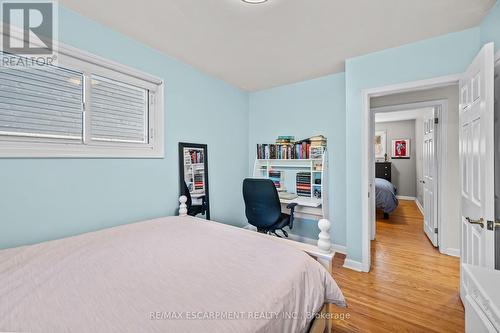 375 Clarendon Drive, Hamilton, ON - Indoor Photo Showing Bedroom