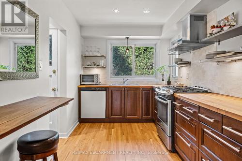 375 Clarendon Drive, Hamilton, ON - Indoor Photo Showing Kitchen