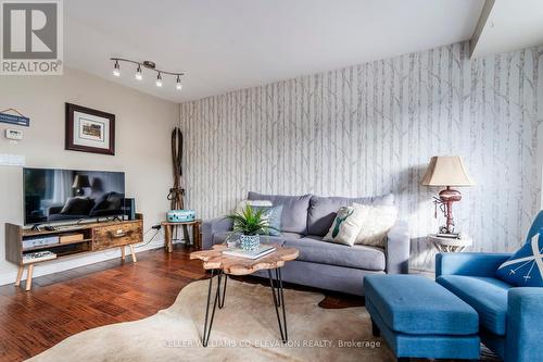 27 Turner Drive, Huntsville, ON - Indoor Photo Showing Living Room