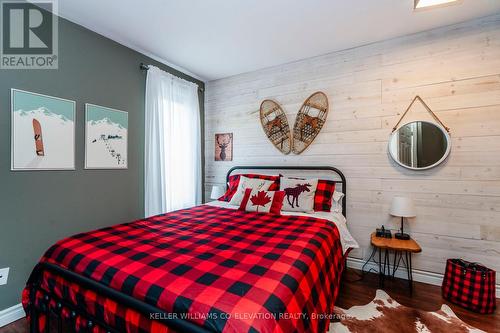 27 Turner Drive, Huntsville, ON - Indoor Photo Showing Bedroom