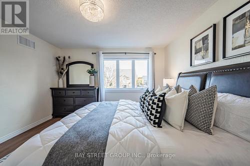 15 Inverhuron Trail, Oakville, ON - Indoor Photo Showing Bedroom