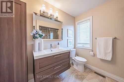 15 Inverhuron Trail, Oakville, ON - Indoor Photo Showing Bathroom