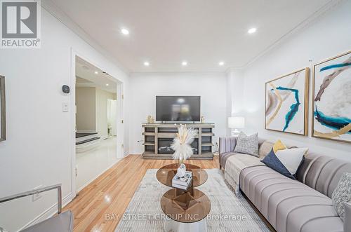 15 Inverhuron Trail, Oakville, ON - Indoor Photo Showing Living Room