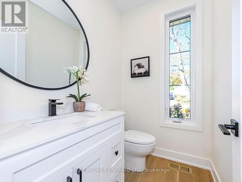 5538 Eaton Avenue, Burlington, ON - Indoor Photo Showing Bathroom