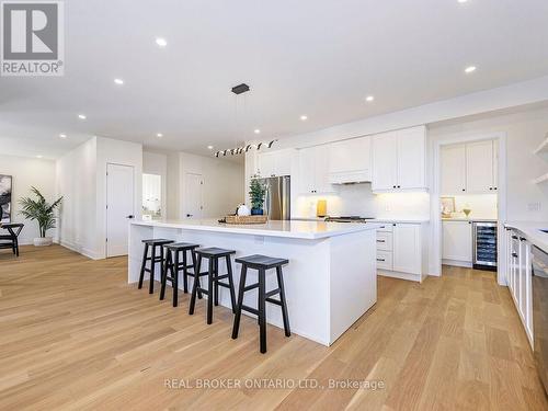 5538 Eaton Avenue, Burlington, ON - Indoor Photo Showing Kitchen With Upgraded Kitchen