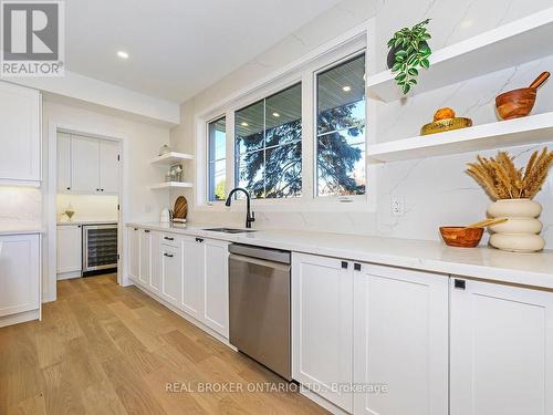 5538 Eaton Avenue, Burlington, ON - Indoor Photo Showing Kitchen