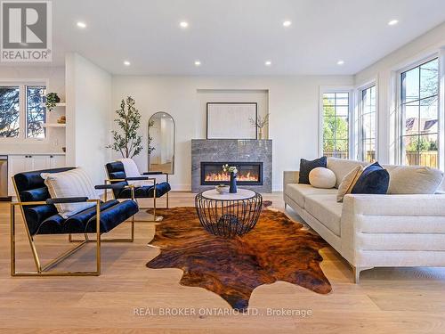 5538 Eaton Avenue, Burlington, ON - Indoor Photo Showing Living Room With Fireplace