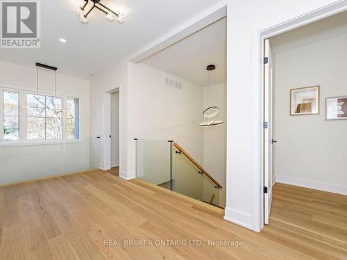 5538 Eaton Avenue, Burlington, ON - Indoor Photo Showing Other Room