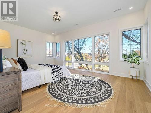 5538 Eaton Avenue, Burlington, ON - Indoor Photo Showing Bedroom