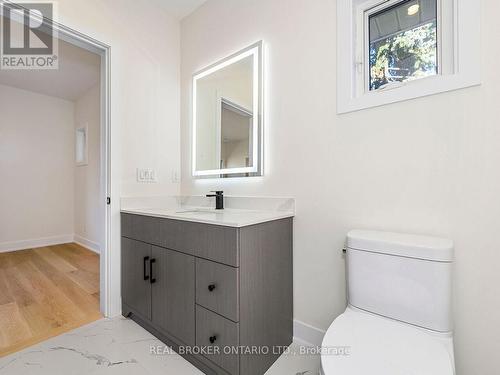 5538 Eaton Avenue, Burlington, ON - Indoor Photo Showing Bathroom