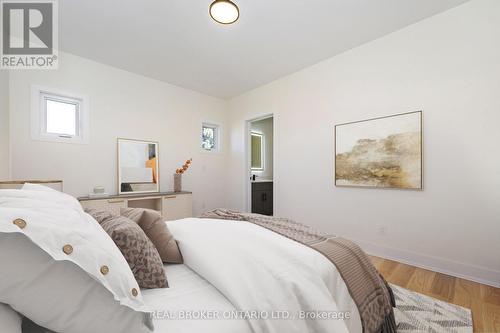 5538 Eaton Avenue, Burlington, ON - Indoor Photo Showing Bedroom