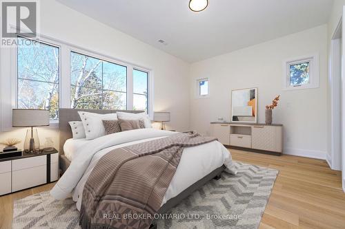 5538 Eaton Avenue, Burlington, ON - Indoor Photo Showing Bedroom