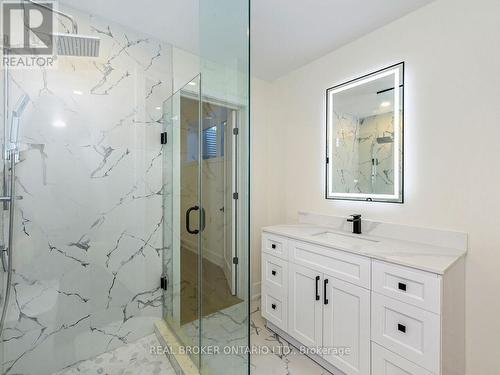 5538 Eaton Avenue, Burlington, ON - Indoor Photo Showing Bathroom