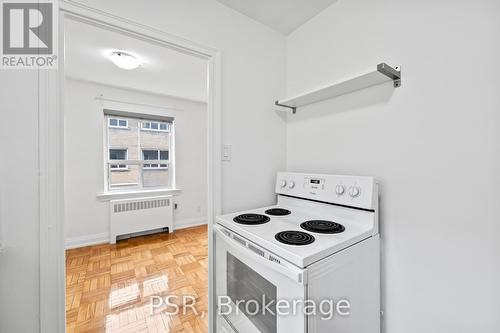 18 - 69 Old Mill Terrace, Toronto, ON - Indoor Photo Showing Kitchen