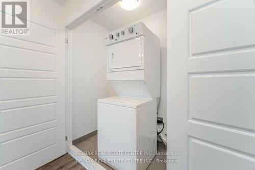 66 Kaitting Trail N, Oakville, ON - Indoor Photo Showing Laundry Room