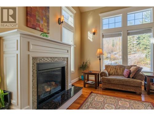 539 Blake Court, Warfield, BC - Indoor Photo Showing Living Room With Fireplace