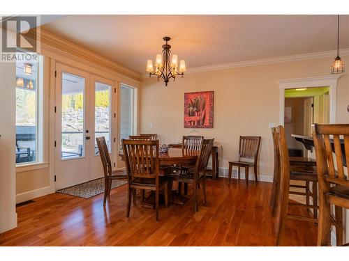 539 Blake Court, Warfield, BC - Indoor Photo Showing Dining Room