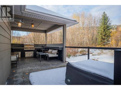 539 Blake Court, Warfield, BC - Outdoor With Exterior