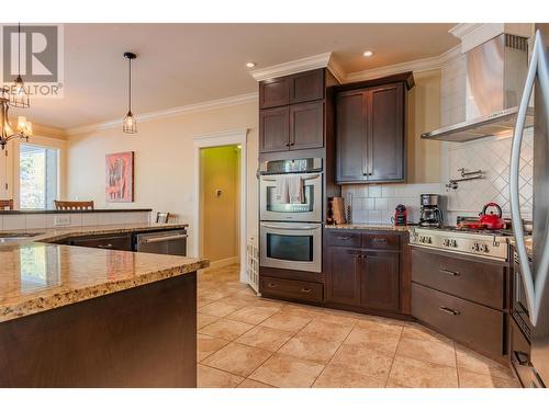 539 Blake Court, Warfield, BC - Indoor Photo Showing Kitchen